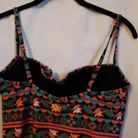 NWT Underwire one-piece ruffles Swimsuit size 8 - Picture 3 of 8